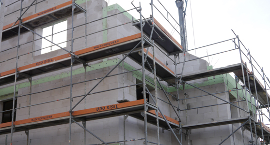 Gerüst der Udo Risel GmbH an einem Rohbau