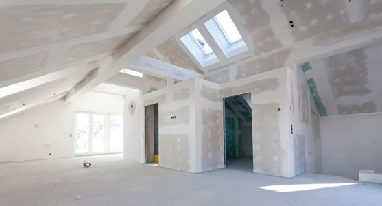 Ausgebautes Dachgeschoss mit Trockenbauwänden und Dachfenstern